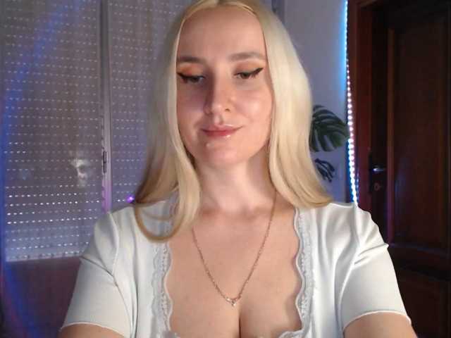 Alina-Lovely live cam on BongaCams