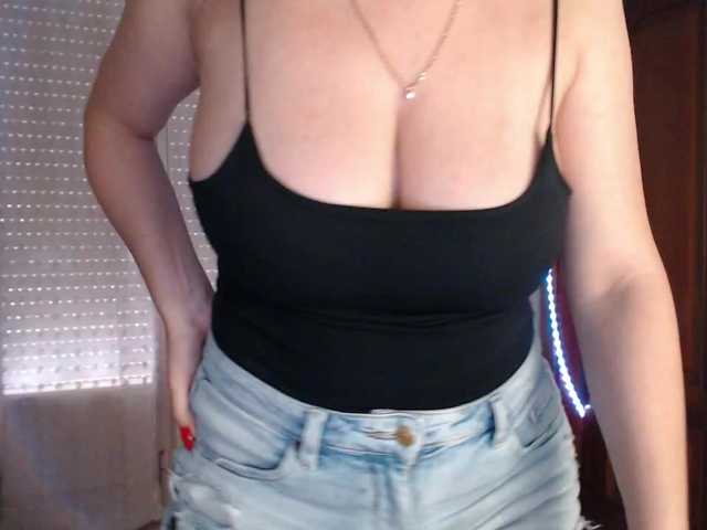 Alina-Lovely live cam on BongaCams