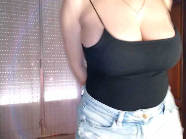 Alina-Lovely live cam on BongaCams