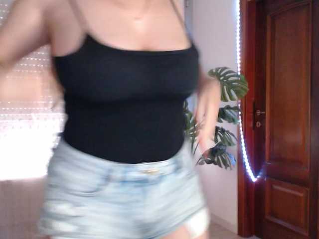 Alina-Lovely live cam on BongaCams