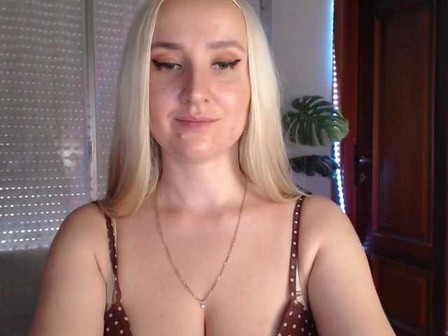 Alina-Lovely live cam on BongaCams