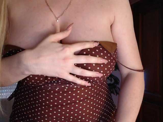 Alina-Lovely live cam on BongaCams