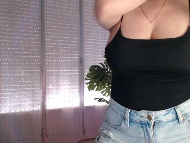 Alina-Lovely live cam on BongaCams