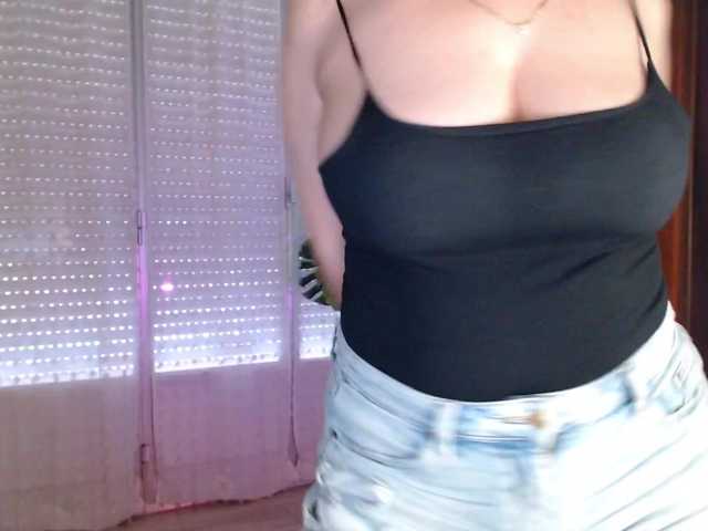 Alina-Lovely live cam on BongaCams