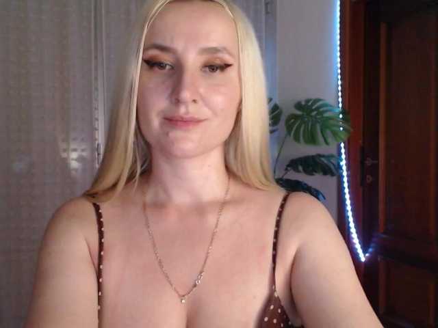 Alina-Lovely live cam on BongaCams