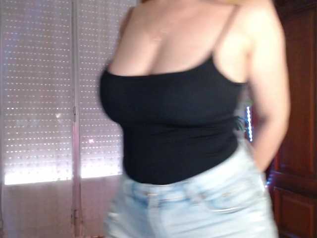 Alina-Lovely live cam on BongaCams