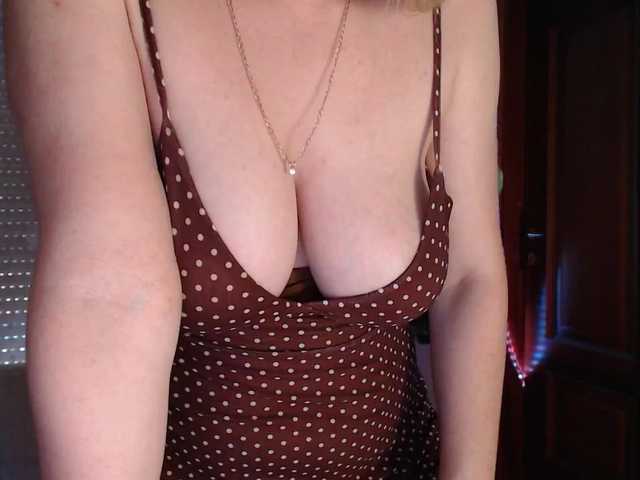 Alina-Lovely live cam on BongaCams