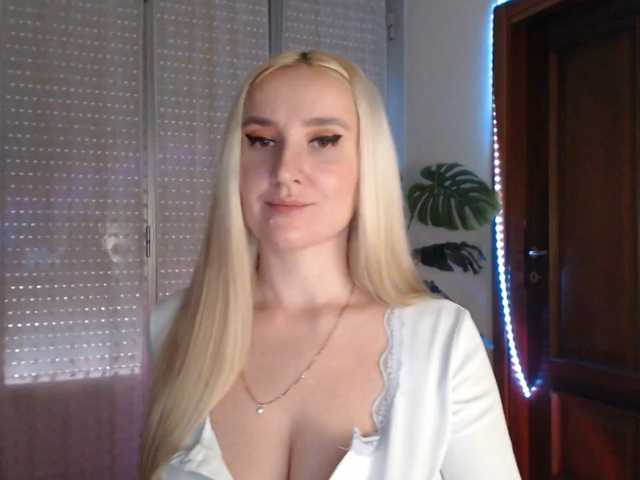 Alina-Lovely live cam on BongaCams