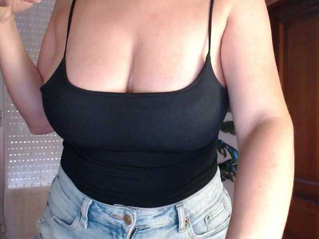 Alina-Lovely live cam on BongaCams