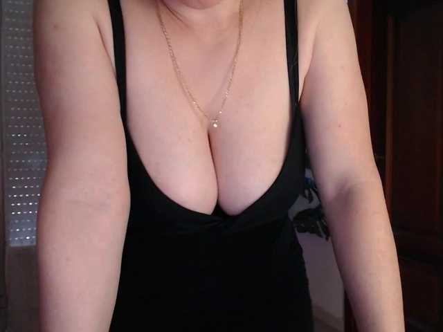 Alina-Lovely live cam on BongaCams