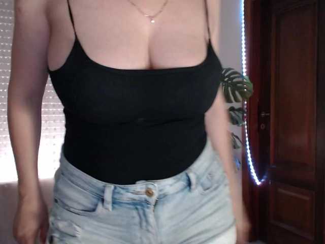 Alina-Lovely live cam on BongaCams