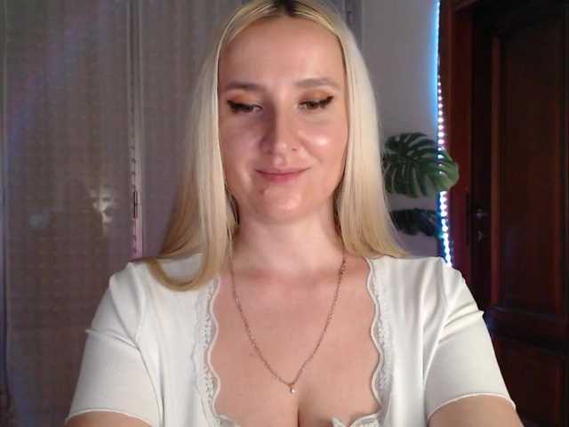 Alina-Lovely live cam on BongaCams