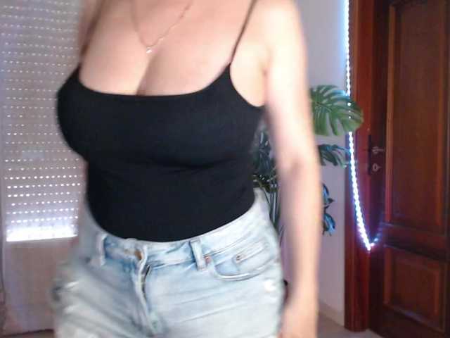 Alina-Lovely live webcam show