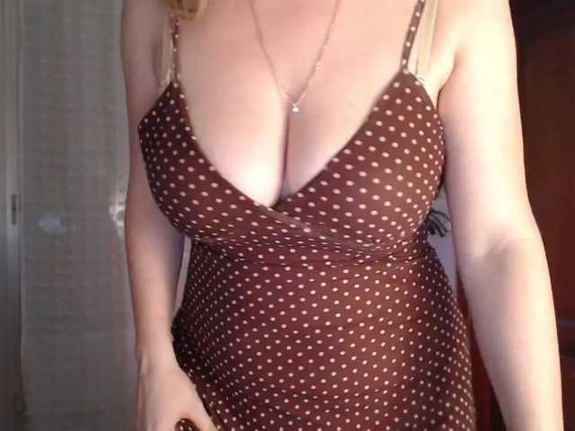 Alina-Lovely live cam on BongaCams
