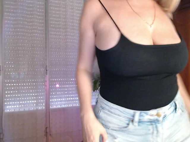 Alina-Lovely live cam on BongaCams