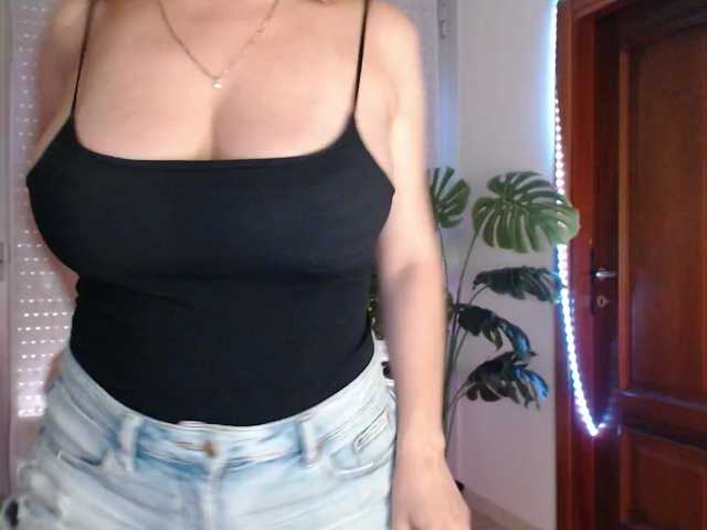 Alina-Lovely live cam on BongaCams