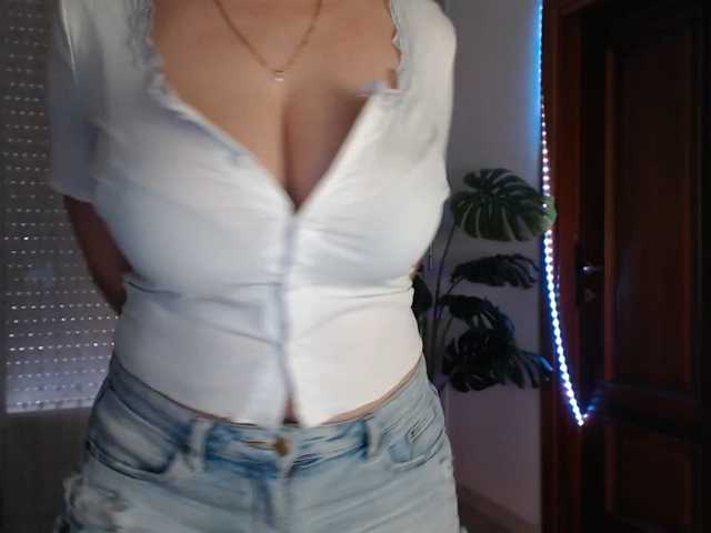 Alina-Lovely live cam on BongaCams