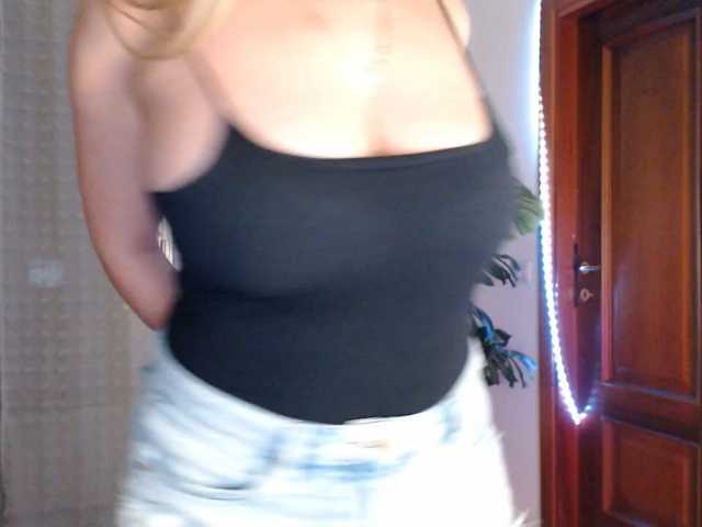 Alina-Lovely live cam on BongaCams