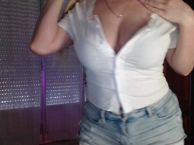 Alina-Lovely's BongaCams show and profile