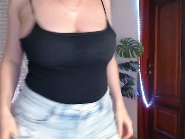 Alina-Lovely live cam