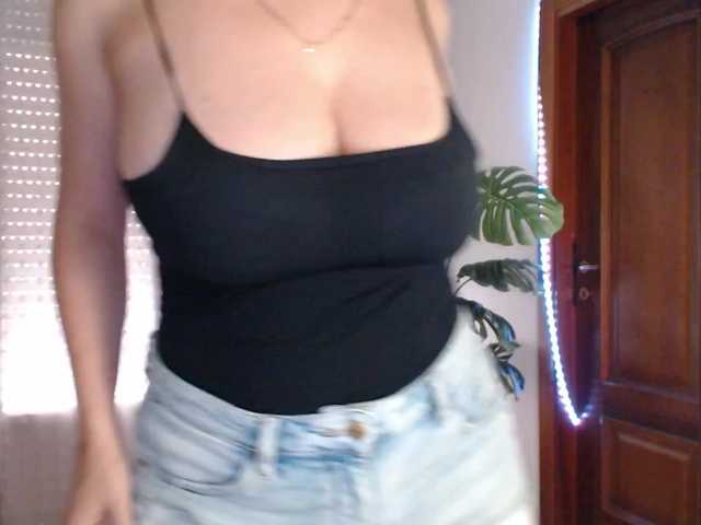 Alina-Lovely live cam on BongaCams