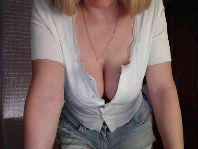 Alina-Lovely webcam