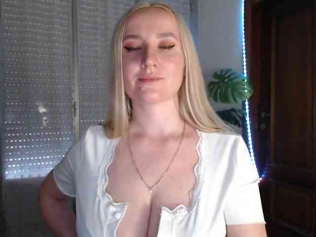 Alina-Lovely webcam