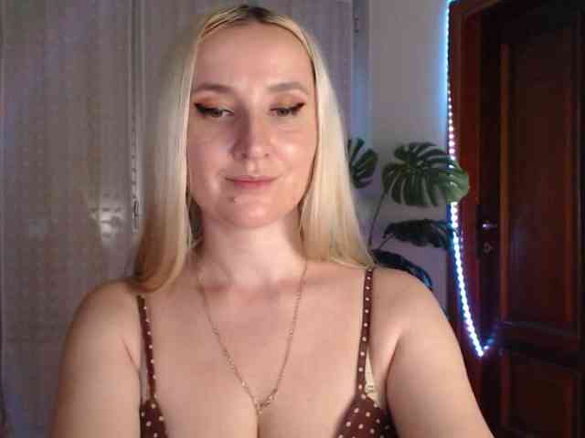 Alina-Lovely webcam