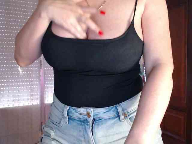 Alina-Lovely webcam