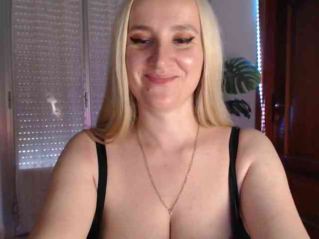 Alina-Lovely webcam