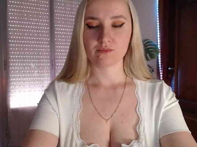 Alina-Lovely webcam