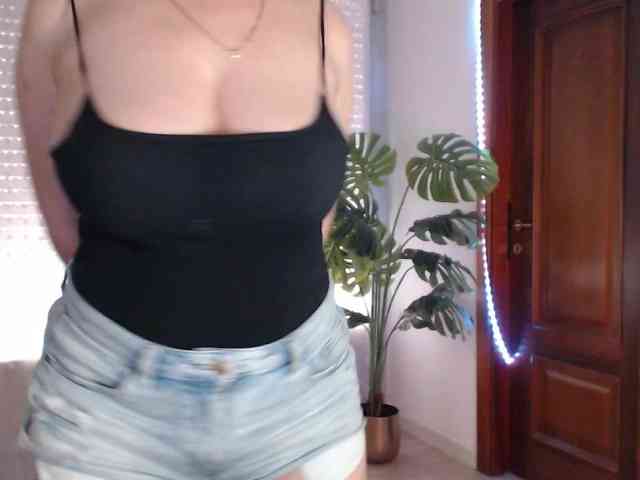 Alina-Lovely webcam