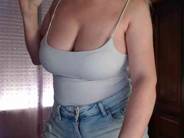 Alina-Lovely webcam