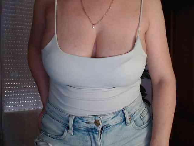 Alina-Lovely webcam