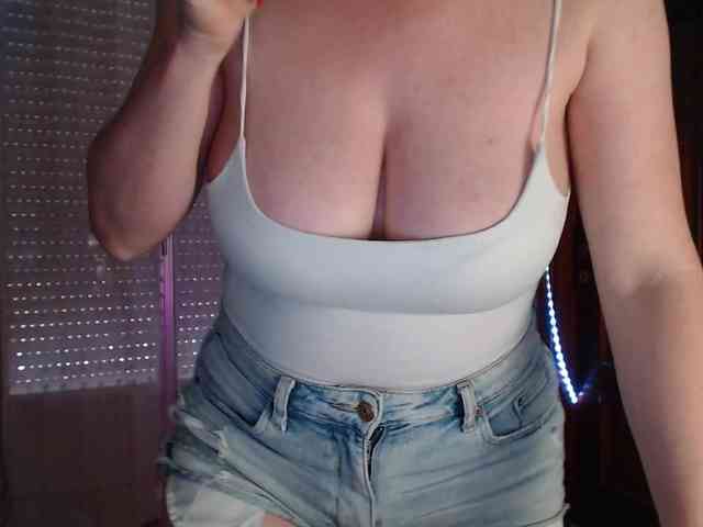 Alina-Lovely webcam