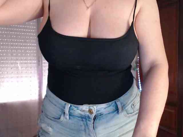 Alina-Lovely webcam