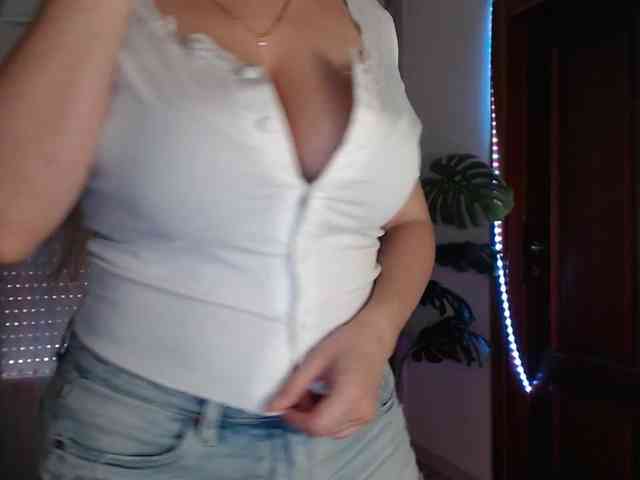 Alina-Lovely webcam