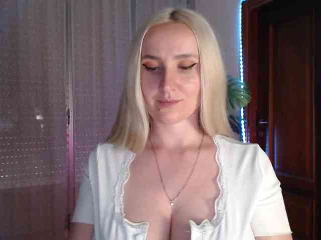 Alina-Lovely webcam