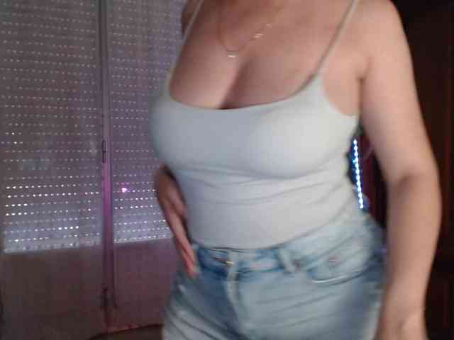 Alina-Lovely webcam