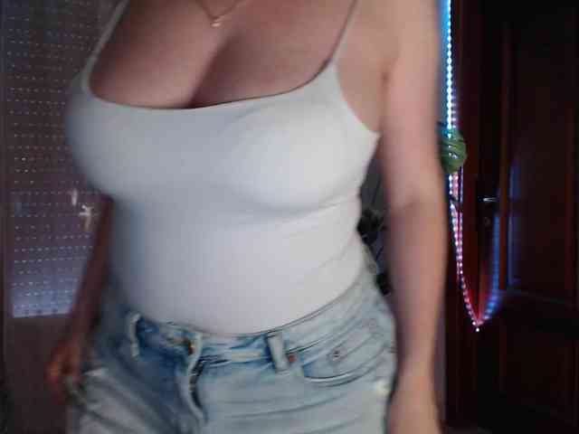 Alina-Lovely webcam