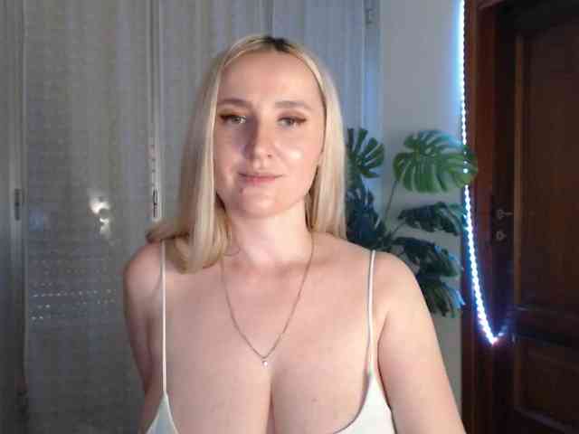 Alina-Lovely webcam