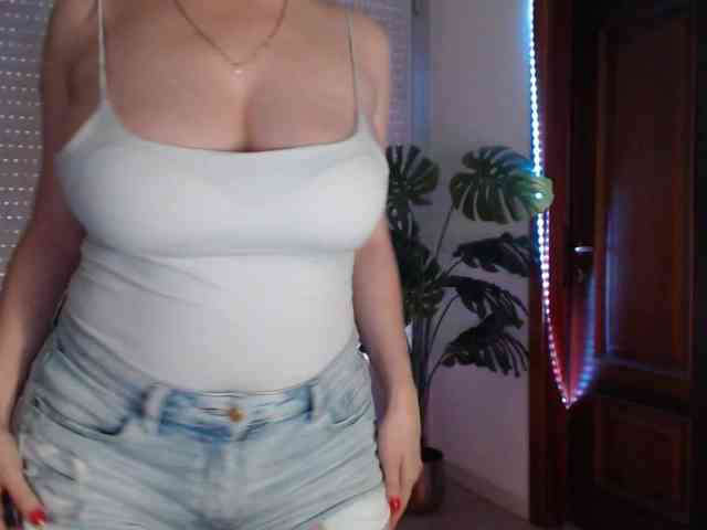 Alina-Lovely webcam