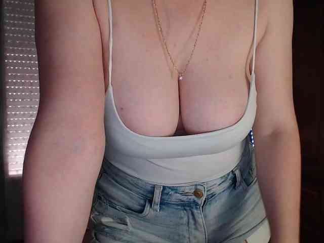 Alina-Lovely webcam