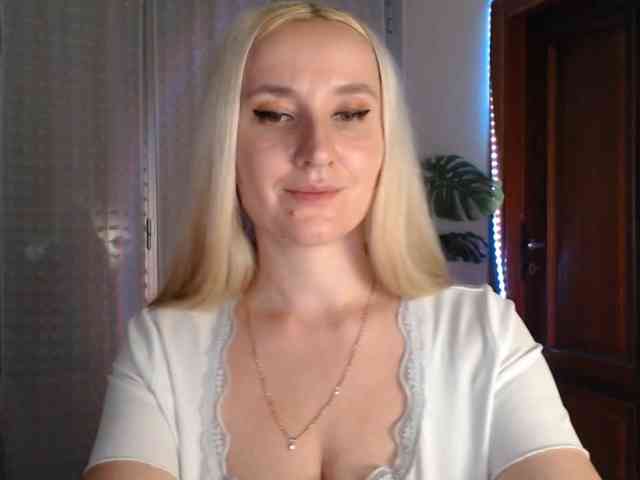 Alina-Lovely webcam