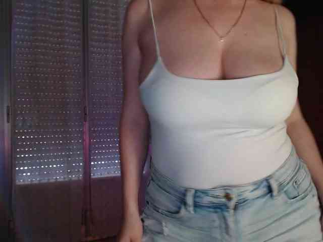 Alina-Lovely webcam