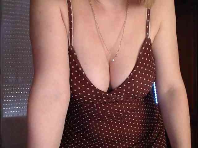 Alina-Lovely webcam