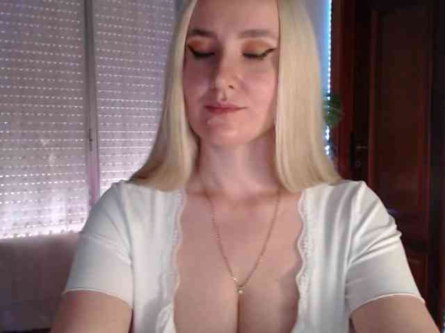 Alina-Lovely webcam