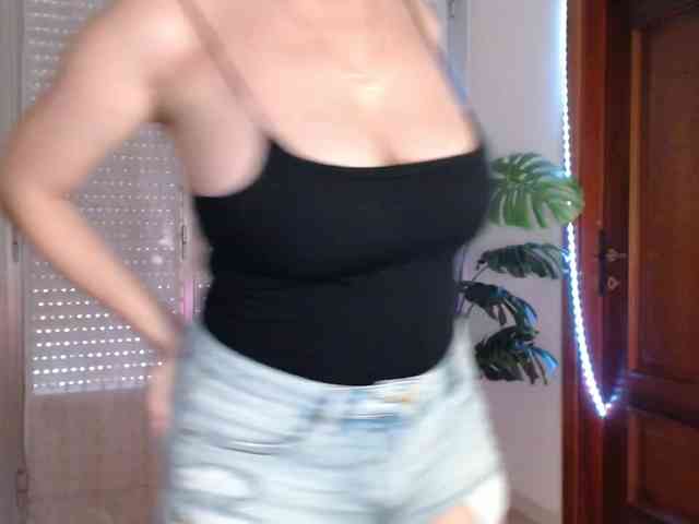 Alina-Lovely webcam