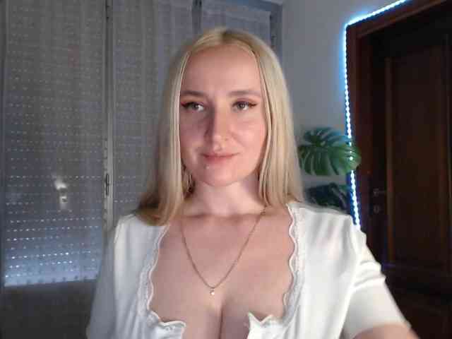 Alina-Lovely webcam