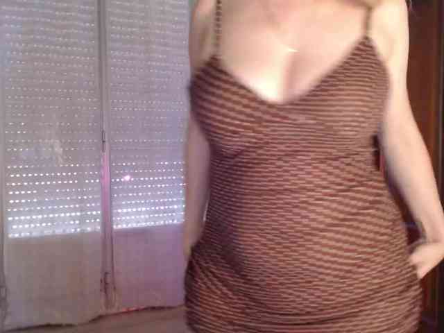 Alina-Lovely webcam